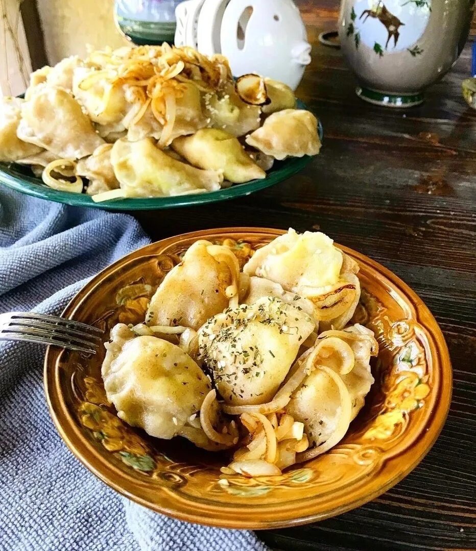 Вареники с картошкой. Украинские вареники. Вареники с картофелем. Пельмени с картошкой. Вареники национальное