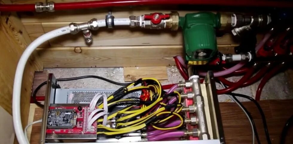 Отопление с помощью майнинга. Электрошкаф для майнинга. Отопление дома майнингом. Энергоэффективный дом. Отопление от майнинг фермы.