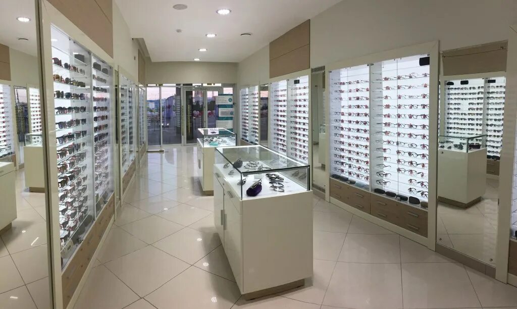 торговый зал оптики. линзы оптика 72. альфа ромео 156 фары с линзами. линзы логотип. линзы в очках.