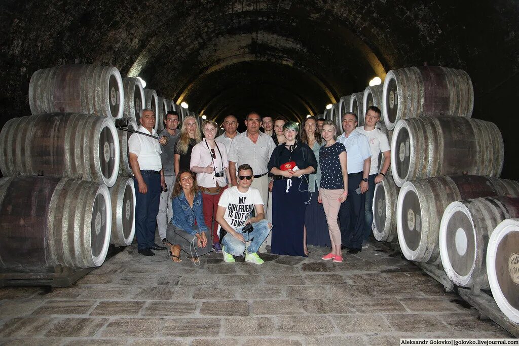 Солнечная долина (винодельческое предприятие). Дербентский завод игристых вин дербент. Дербентский винно-коньячный комбинат дагестан. Дербент коньячный завод экскурсия. Дербент экскурсии завод.