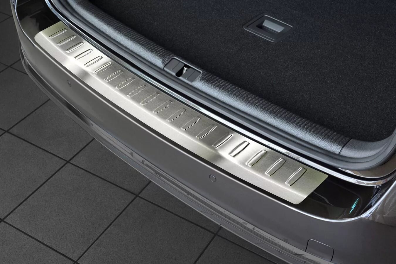 Накладка заднего бампера декоративная. Накладка бампера passat alltrack b7. накладка на бампер passat b8. volkswagen passat b8 накладки на задний бампер. накладка на задний бампер passat b8.