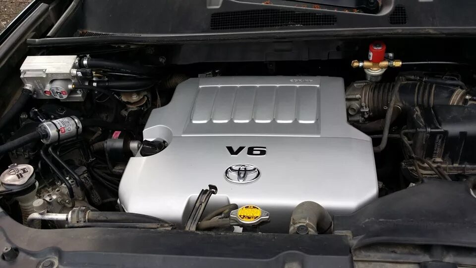 Хайлендер какие двигатели. Двигатель Toyota Highlander 3.5 2011. ГБО BRC Тойота хайлендер. Хайлендер 3.5 двигатель аккумулятор. ГБО на Тойота хайлендер 3.5.