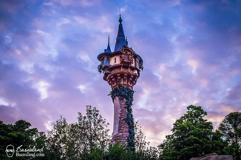 Princess in the tower. Башня Рапунцель. Башня Рапунцель Дисней. Дом с башней Рапунцель. Рапунцель Тауэр.