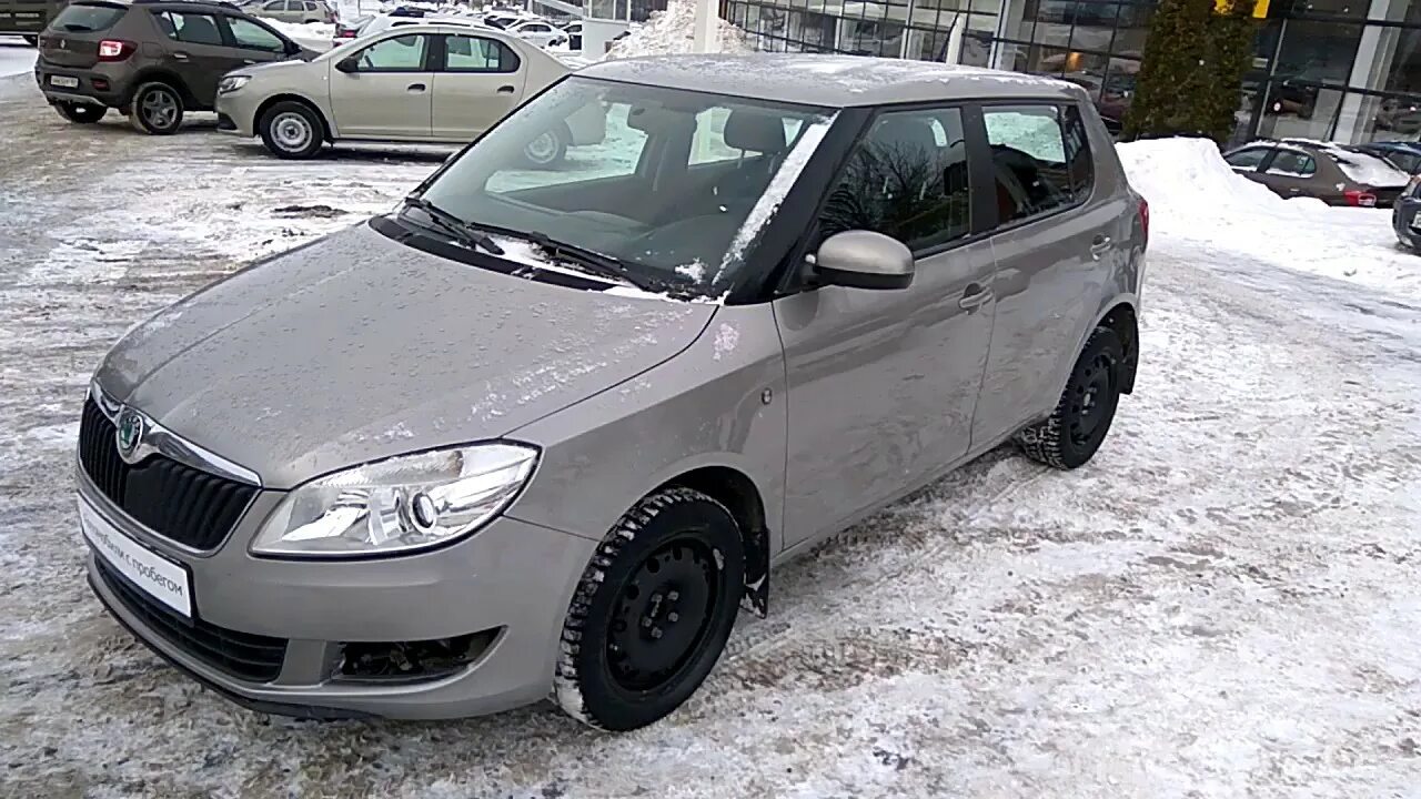 Купить машину за 300 тысяч. Skoda Fabia за 300 тыс. Skoda Fabia 2 Anthracite Grey. Шкода Фабия серебристого цвета 2010 года. Машины на автомате до 300 тысяч рублей.