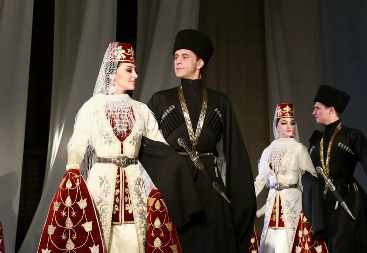 Нация ингуш. Народы кавказа осетины. Осетины на кавказе национальный костюм. Горец кавказа карачай. Почему осетины.