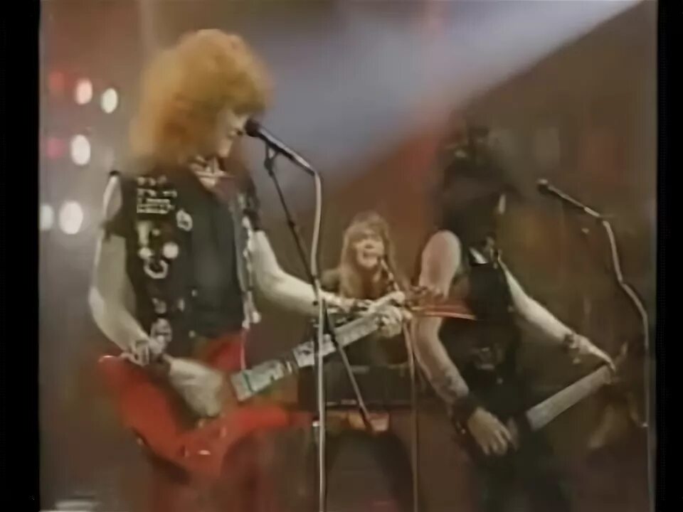 Turn the radio please. Autograph turn up the radio. autograph - turn up the radio (1984). autograph turn up the radio live.