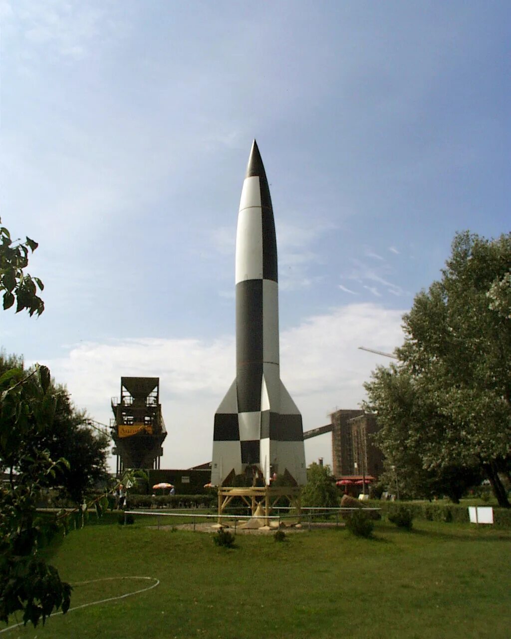Фау-2 (v-2)ракета фау-2 (v-2). Немецкая фау 2. Первая баллистическая ракета фау-2. Фау-2 баллистическая ракета. Первая баллистическая ракета фау-2.