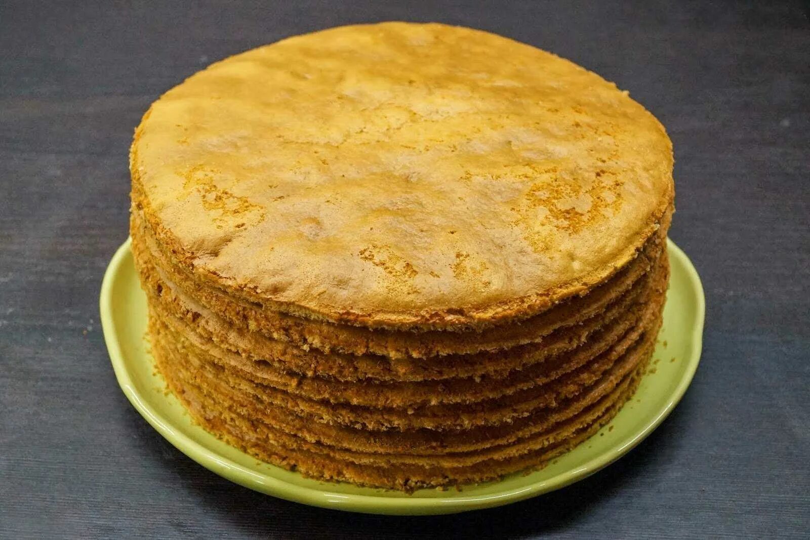 Коржи для медовика. Коржи для торта медовик. Торт с медовыми коржами. Коржи для торта на сковороде