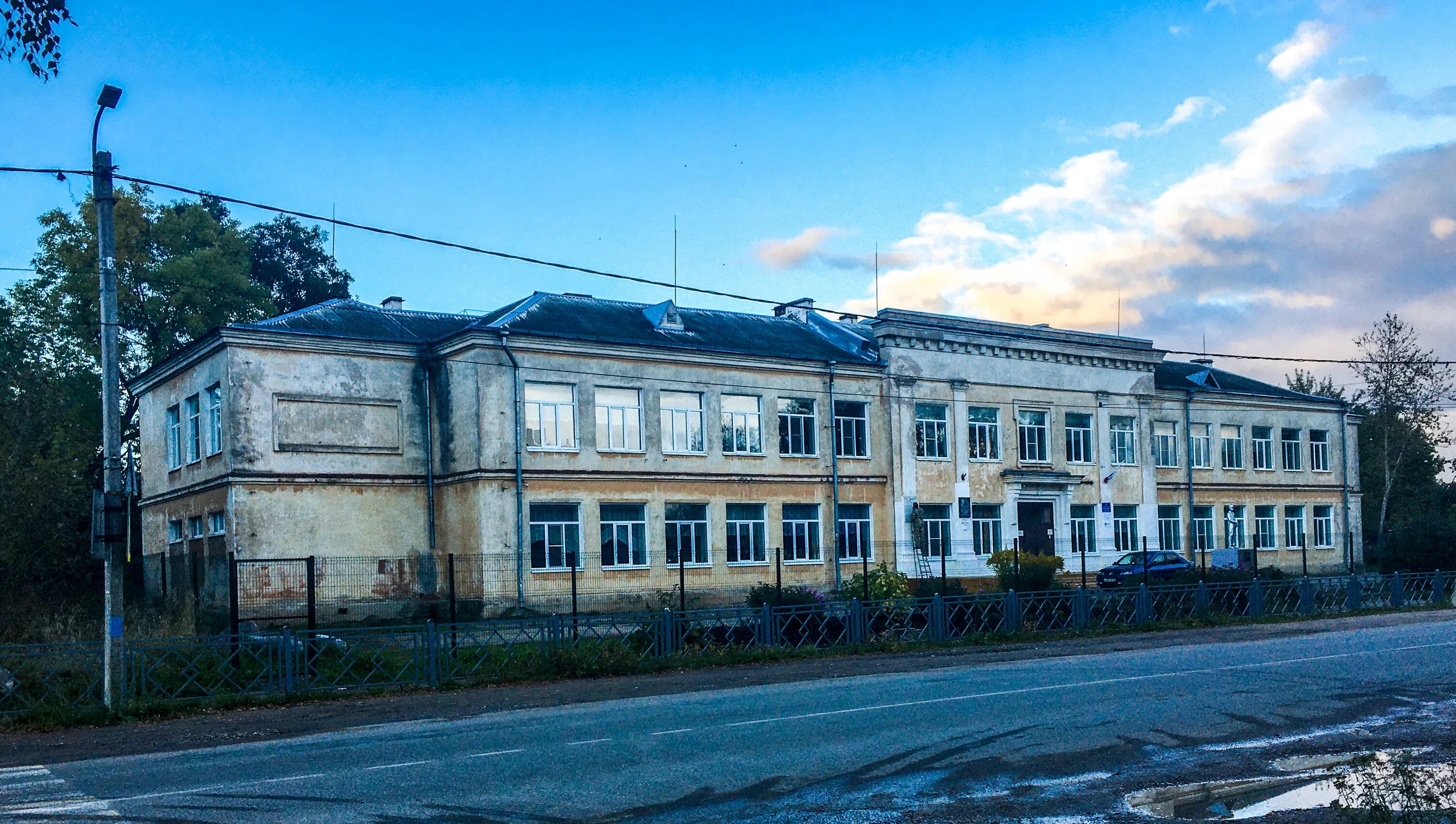 Школа гимназия остров псковская область. Остров школа 4. Остров школа 3. Остров школа 4. Город остров псковская область школа номер 1.