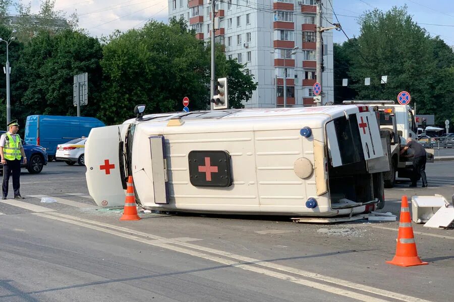 Авария на 3 парковой улице. ДТП 3 Парковая улица. Авария со скорой помощью в Москве. Много скорых москва