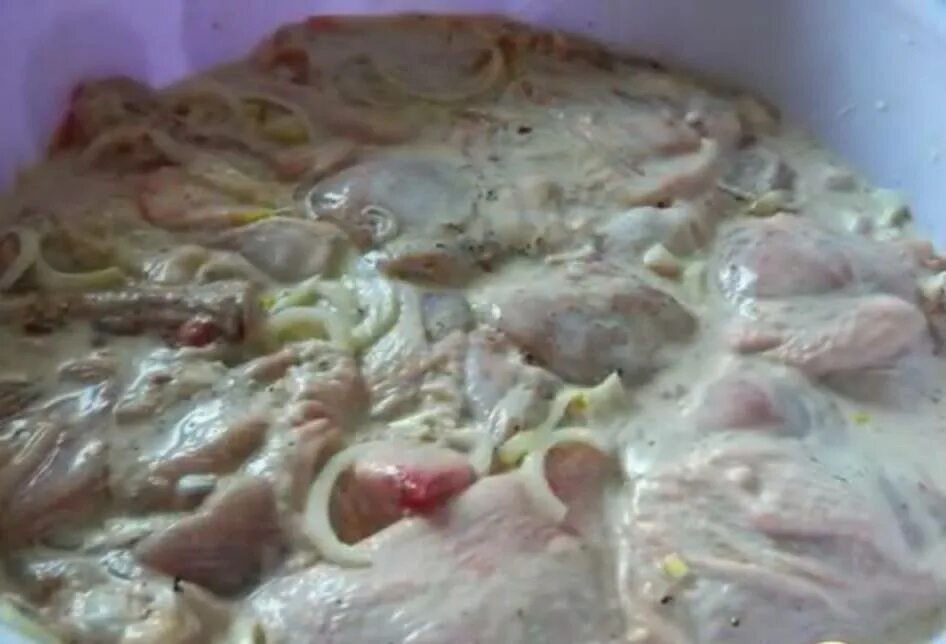 Мясо на сковороде с майонезом рецепт. Гуляш в сметанном соусе из свинины. 100 грамм жареной говядины как выглядят. Мясо на сковороде с майонезом рецепт. 400 грамм говядины.