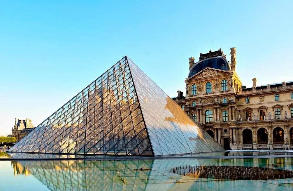 Всемирно известные здания. Музей Louvre, Париж, Франция. Достопримечательности Франции музей Лувр. Лувр Париж здание. Музей Лувр в Париже здание.