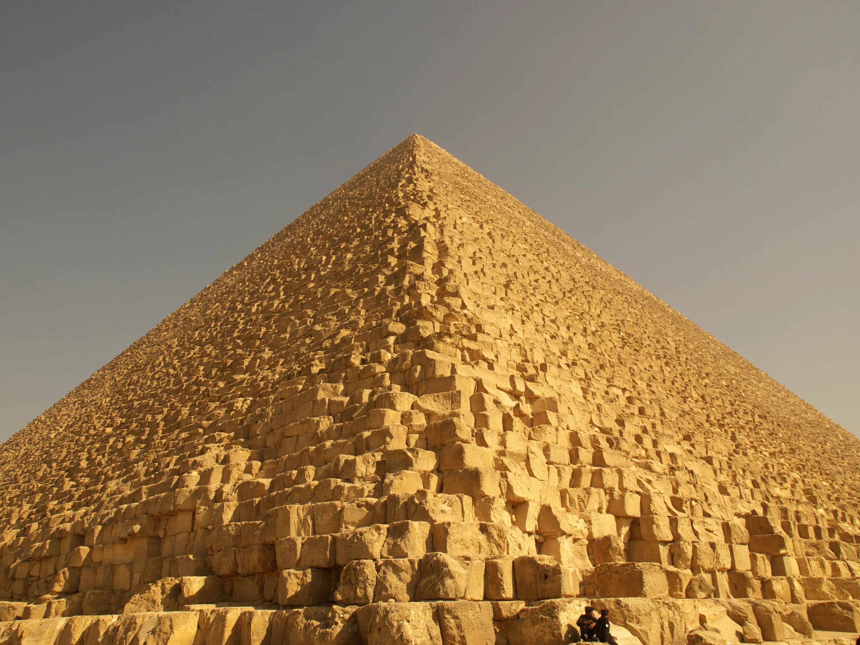 Исторический факт о фараоне хеопсе. Пирамида Хеопса семь чудес света. Пирамида Хуфу Египет. Пирамида Хеопса (Хуфу). Пирамида Хеопса Хуфу семь чудес света.
