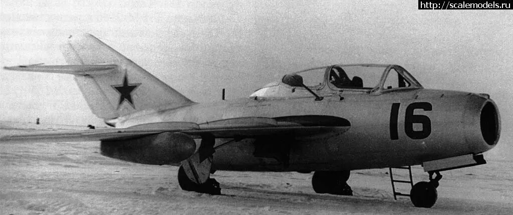 тип самолета гагарина. самолёте миг-15ути гагарин. тип самолета гагарина. самолет юрия гагарина миг 15ути. истребитель миг-15бис.