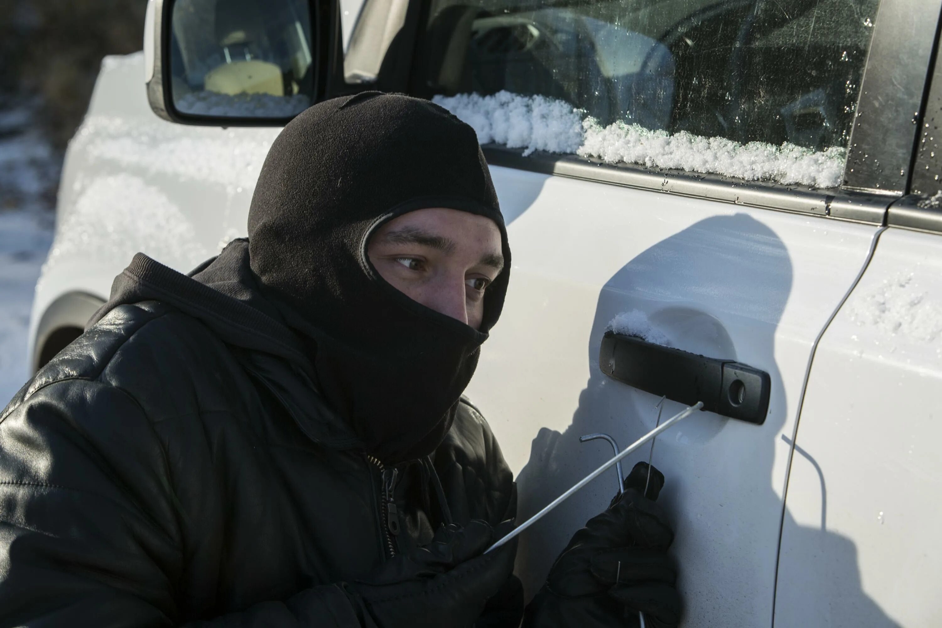 Угнали новосибирск. Угон. Угон машины. Автоугонщик. Угон автомобиля фото.