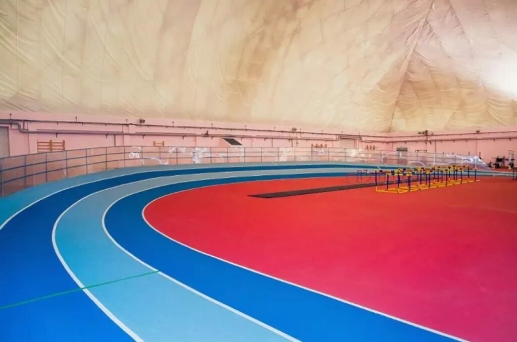 Ярославский манеж. Легкоатлетический манеж ярославль. Легкоатлетический манеж ярославль. Чкалова 20 манеж ярославль. Манеж чкалова 20.