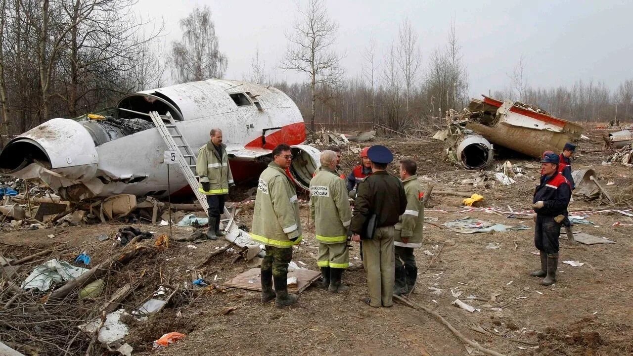 Самолет разбился причины. Катастрофа ту-154 в Смоленске. Катастрофа польского ту-154 под Смоленском. Катастрофа в Смоленске президентского ту-154. Ту 154 Качиньского крушение.