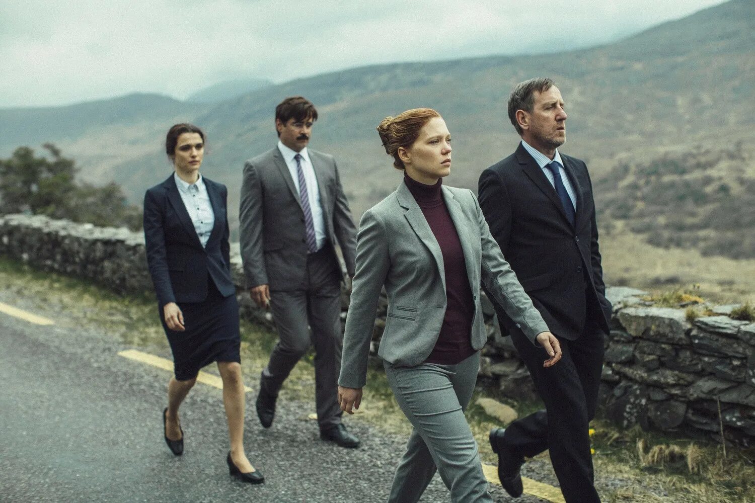 4 человека идут. Йоргос Лантимос лобстер. Лобстер 2015. Лобстер / the Lobster (2015). Колин Фаррелл лобстер.
