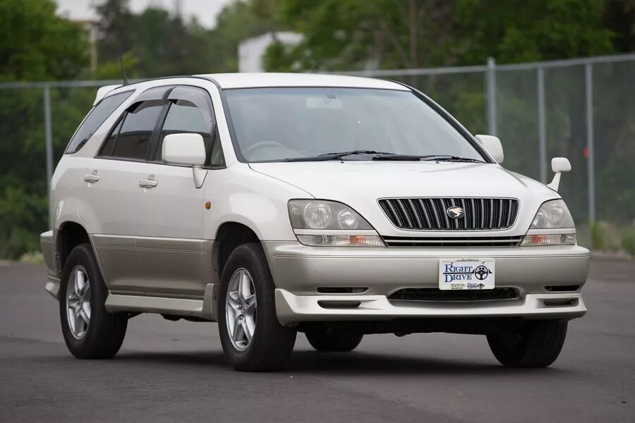 Toyota harrier 1 поколение. Тойота Харриер 1 поколение. Тойота хорек 2000. Тойота Харриер 2000. Тойота хорек 1 поколения.