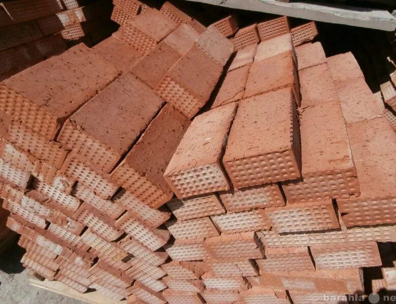 Продам кирпич строительный. Кирпич полнотелый забутовочный. Продам кирпич строительный. Кирпич строительный. Паллет с кирпичами.