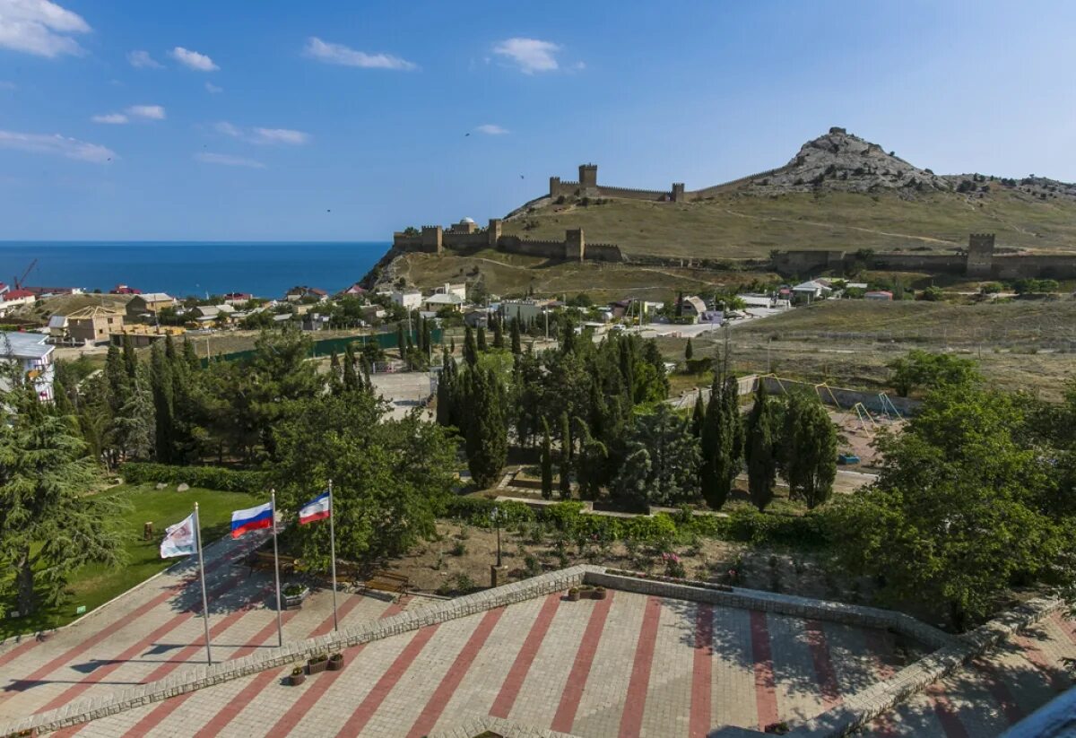 Крымский полуостров природа ялта. Южный берег крыма судак. 3 2 судак. Судак крым осенью. Пансионат новый свет крым.