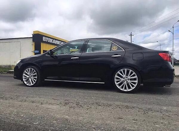 Камри 55 на 18 дисках фото Установка колёс R19 и Eibach Pro-Kit -30 Toyota Camry (XV50), 2,5 л, 2013 года