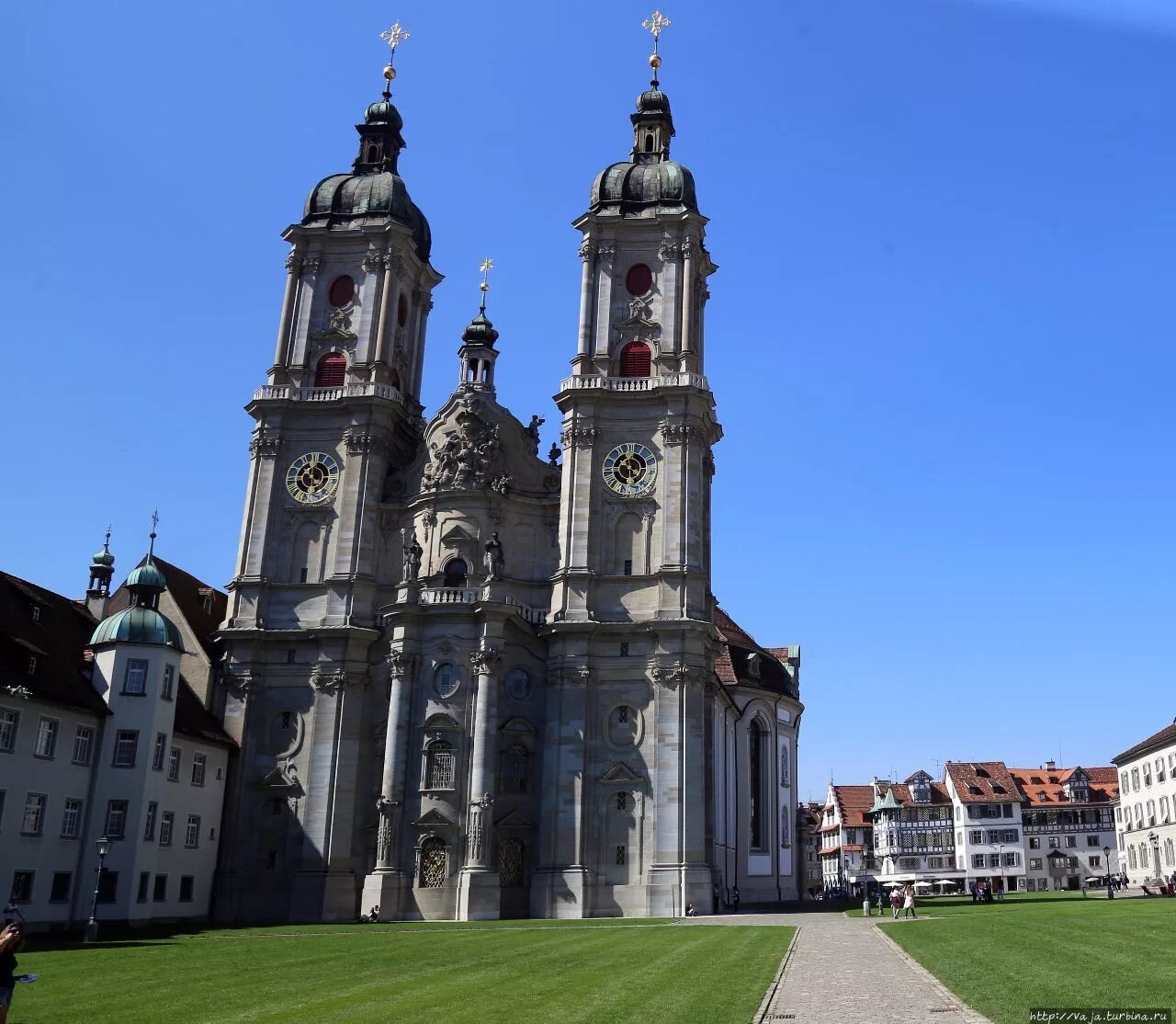 Самый крупный монастырь в европе. Монастырь Святого Галла. Монастырь св. Галла (Санкт-Галлен). Монастырь Святого Галла в Швейцарии. Монастырь сен Галлен в Швейцарии.
