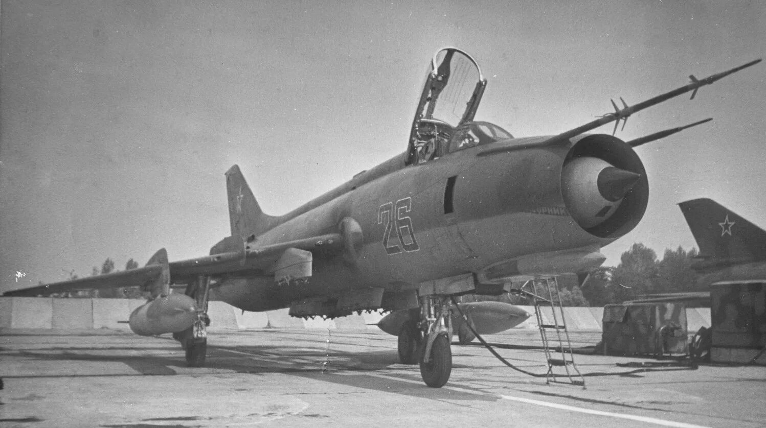 су-2 звезда 1/48. су 2 звезда капот вектор. су-17 истребитель-бомбардировщик фото. су-7бкл 1/72. звезда модель су7.