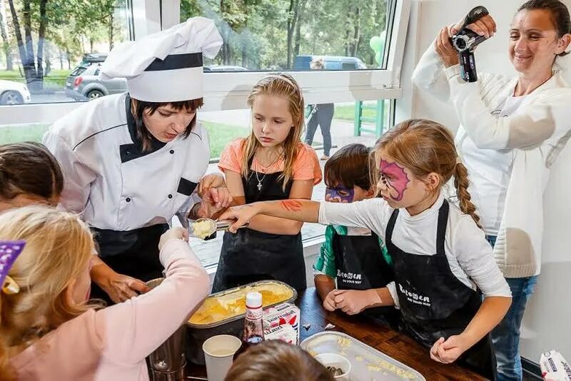 Мастер класс для детей в кафе. Мастер классы для детей в кафе. Кулинарный мастер класс для детей. Детские Кулинарные мастер классы.