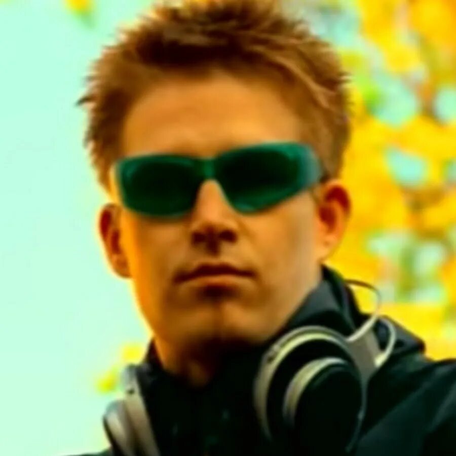 Darude sandstorm mp3. Darude. Darude в очках. Darude Sandshtorm. Darude финский музыкальный продюсер.