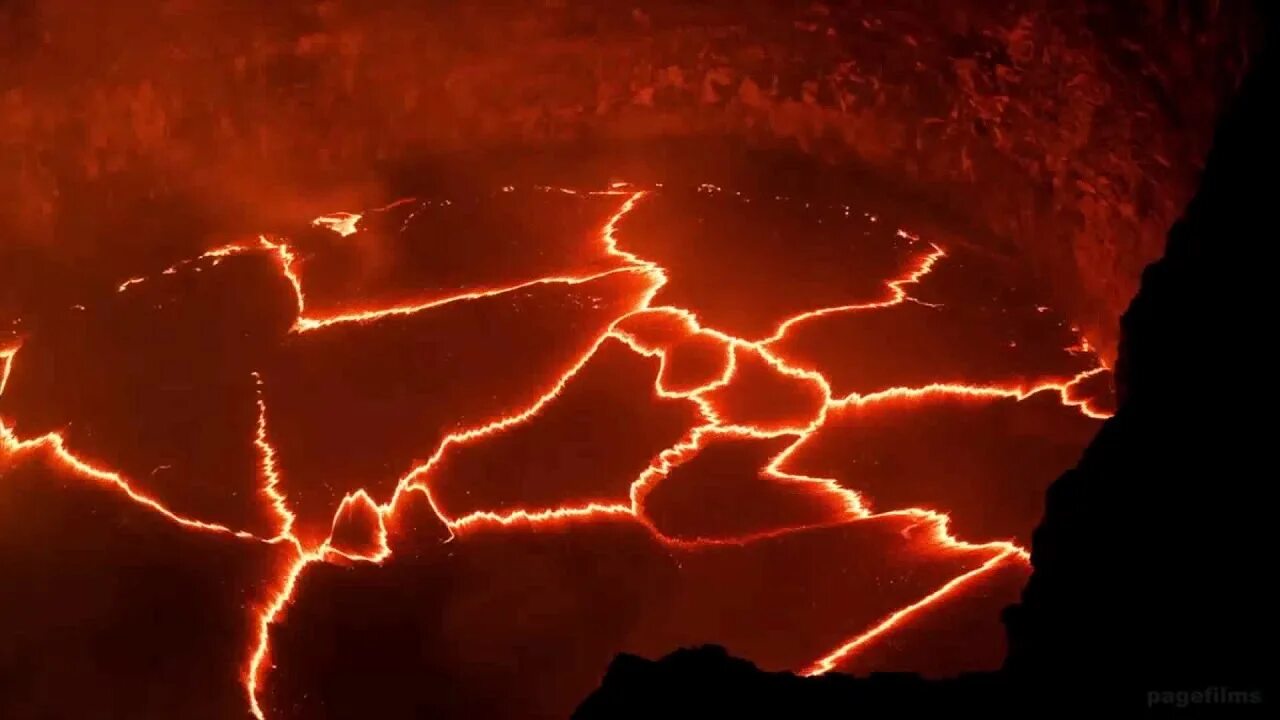 Лава магма вулкан гиф. Трещина вулкан. Лава gif. Огненные трещины. Вулкан трещины