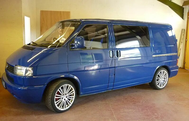 Т4 машина. Фольксваген Транспортер т4. Фольксваген т4 дизель. Volkswagen Transporter t4 синий. Фольксваген Транспортер т4 трехместный.