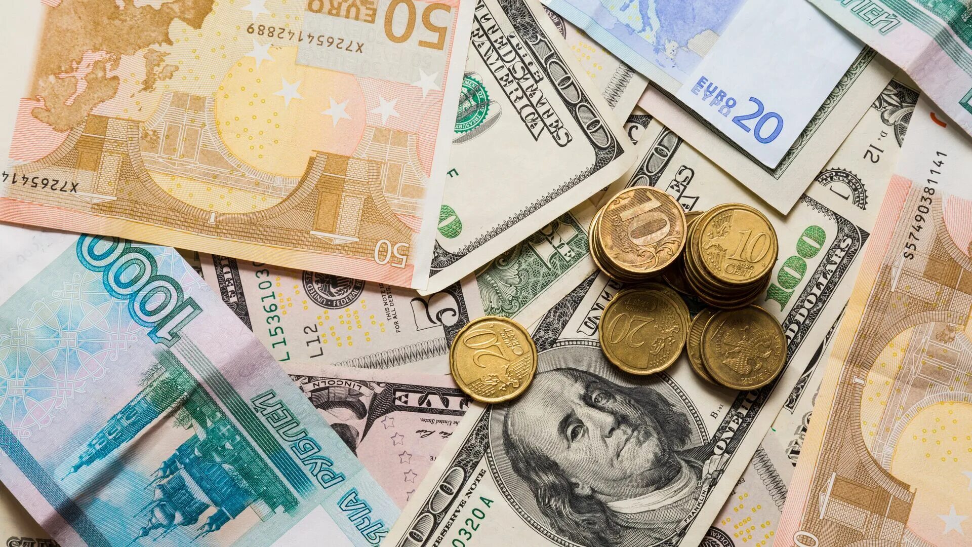 Страна россия валюта. Доллар евро рубль. Евро в рубли. Доллары в рубли. Мировые деньги.