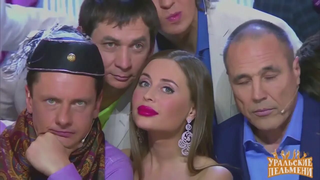 Песни уральских пельменей новый год. Песни уральских пельменей новый год. Уральские пельмени худеем в тесте. Уральские пельмени таксист. Уральские пельмени елка дети два стола.