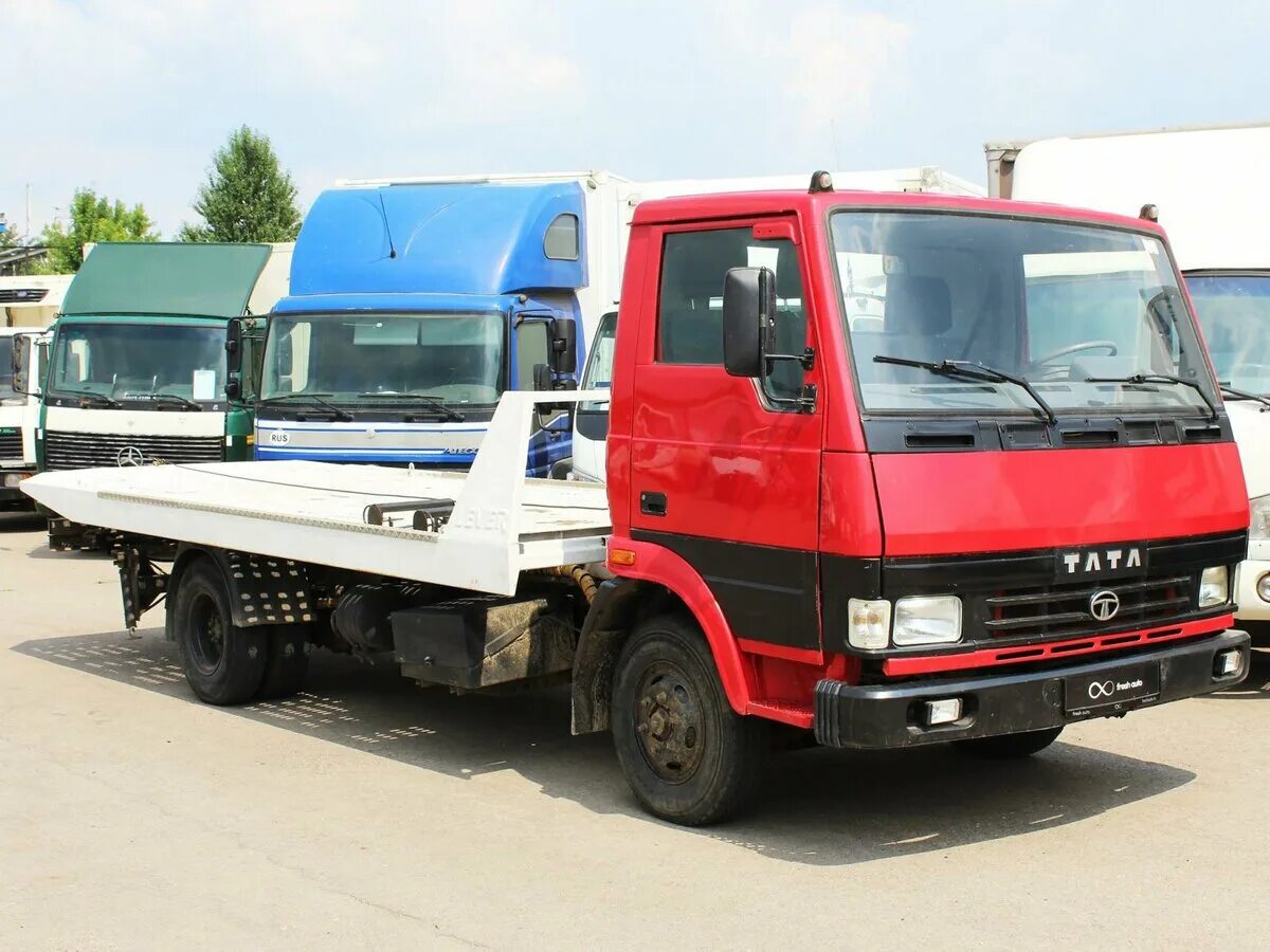 Tata lpt-613. Тата автомобиль грузовой. Tata 613 бортовой. Tata машина грузовая. Тата 613.