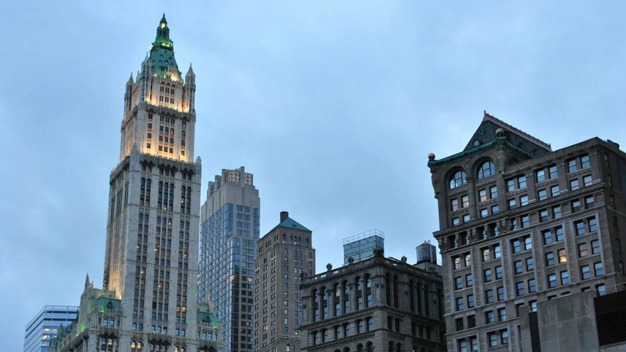Вулворт билдинг. Woolworth building нью-йорк. здание фирмы вулворт в нью-йорке. небоскреб вулворт-билдинг. вулворт-билдинг (1910-1913) в нью-йорке джилберта.