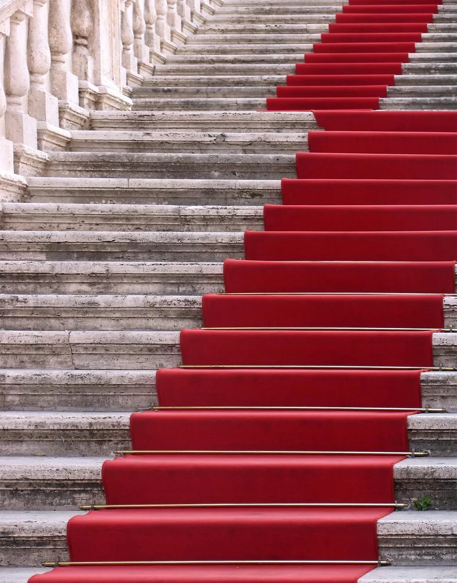 Подниматься по красной лестнице. Лестница вверх. Ступеньки вверх. Красивые ступеньки. Красивые ступени вверх.