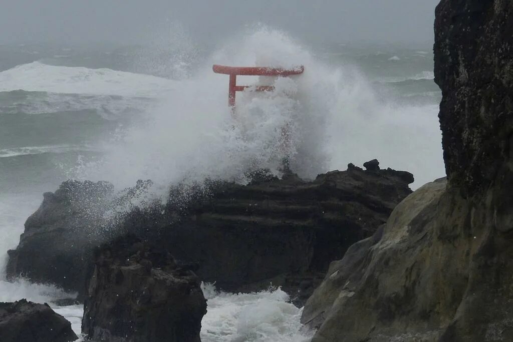 Ветер в Японии. Ветер на японском. Большой ветер Япония. Typhoon off the Coast of Japan Jack London. Китайский большой ветер