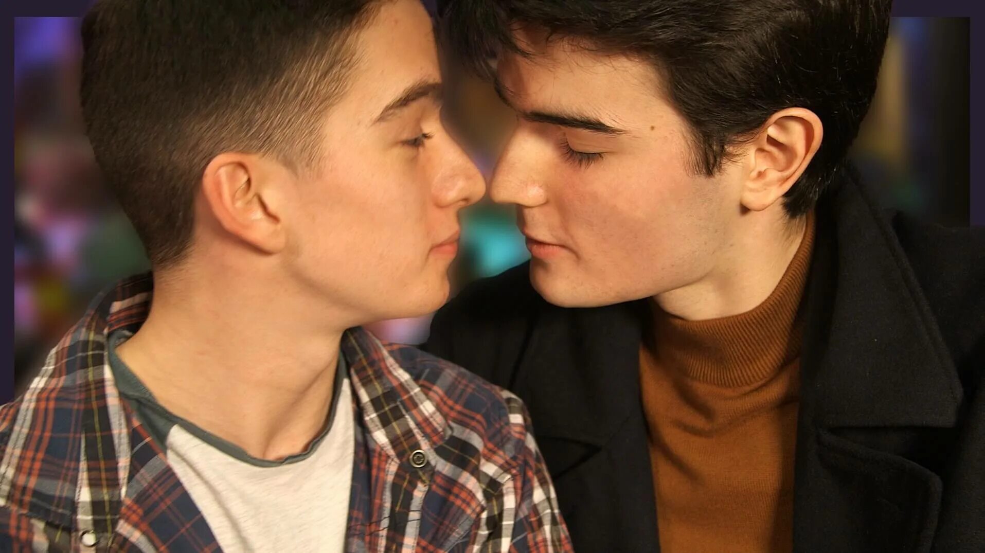 Twink lick. ««Two boys kissing» Дэвид Левитан. Поцелуй на вылет. Liam Thompson Latymer Media i Kissed a boy.