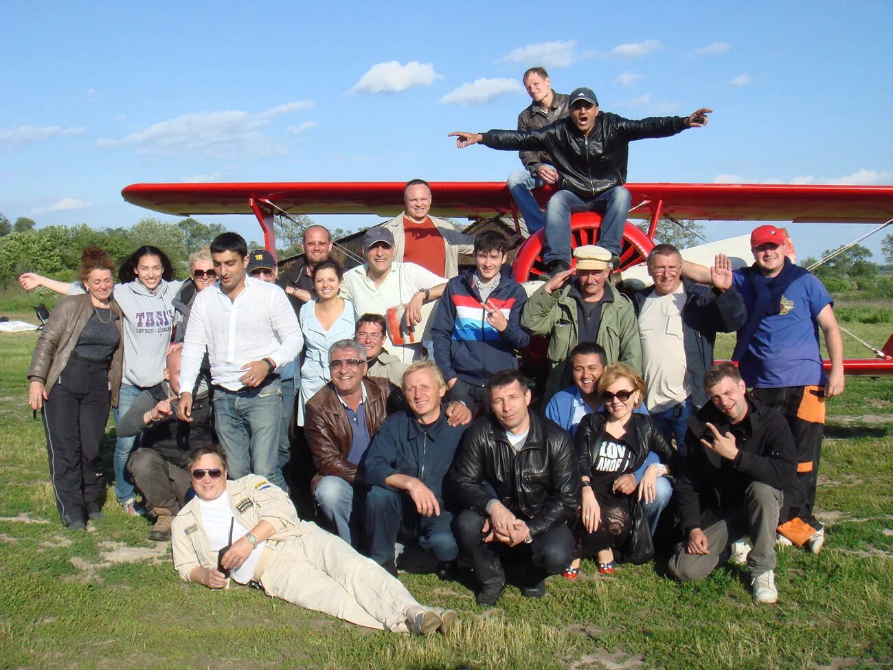 Аэроклуб фото. Аэроклуб тур агентство. Пахомово тульская область аэродром прыжки с парашютом. Досааф волосово аэроклуб. Алина проценко аэроклуб.