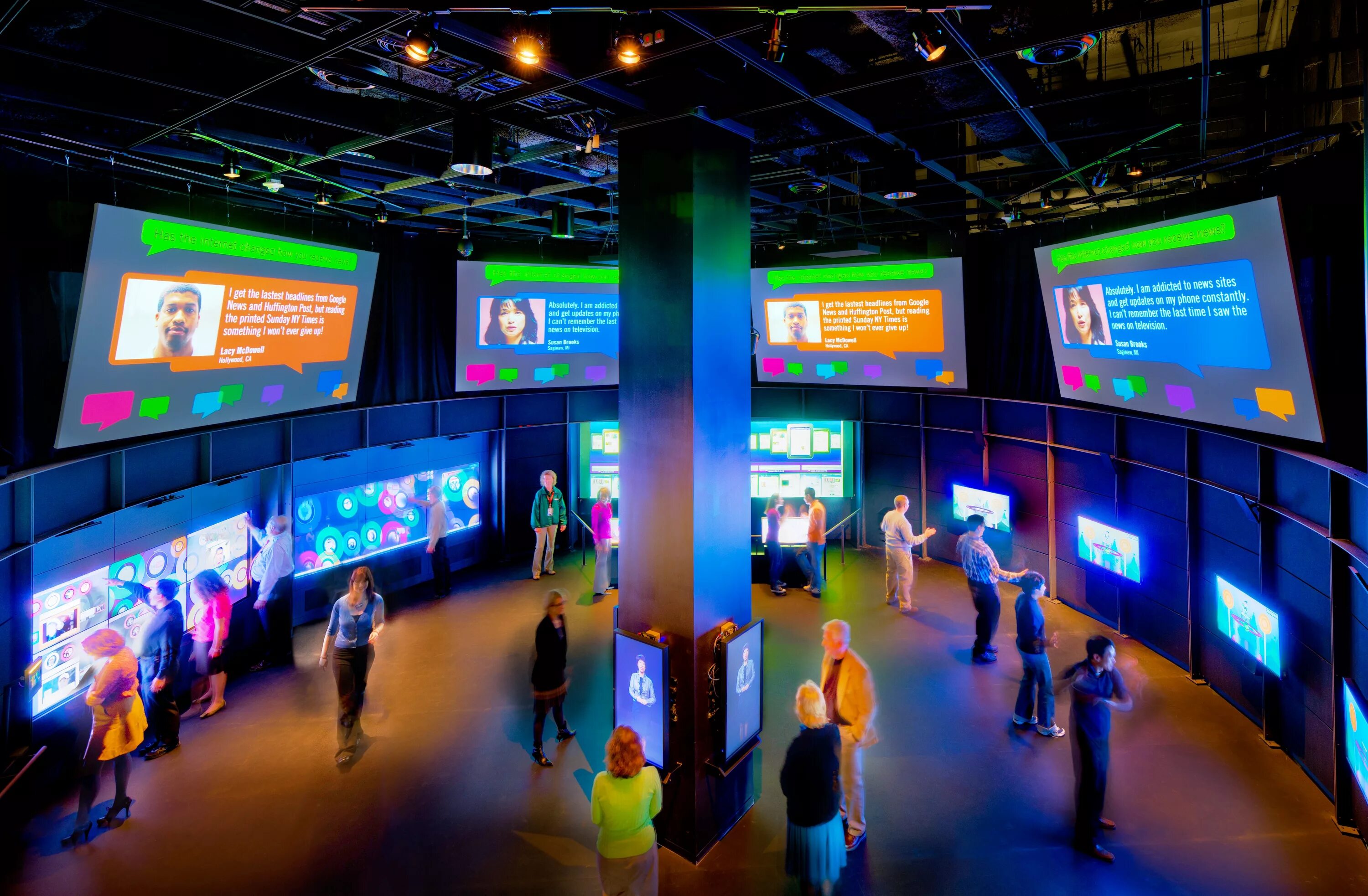 Interactive 5. Интерактивная галерея Five. Медиа галерея. Newseum. Newseum в Вашингтоне.