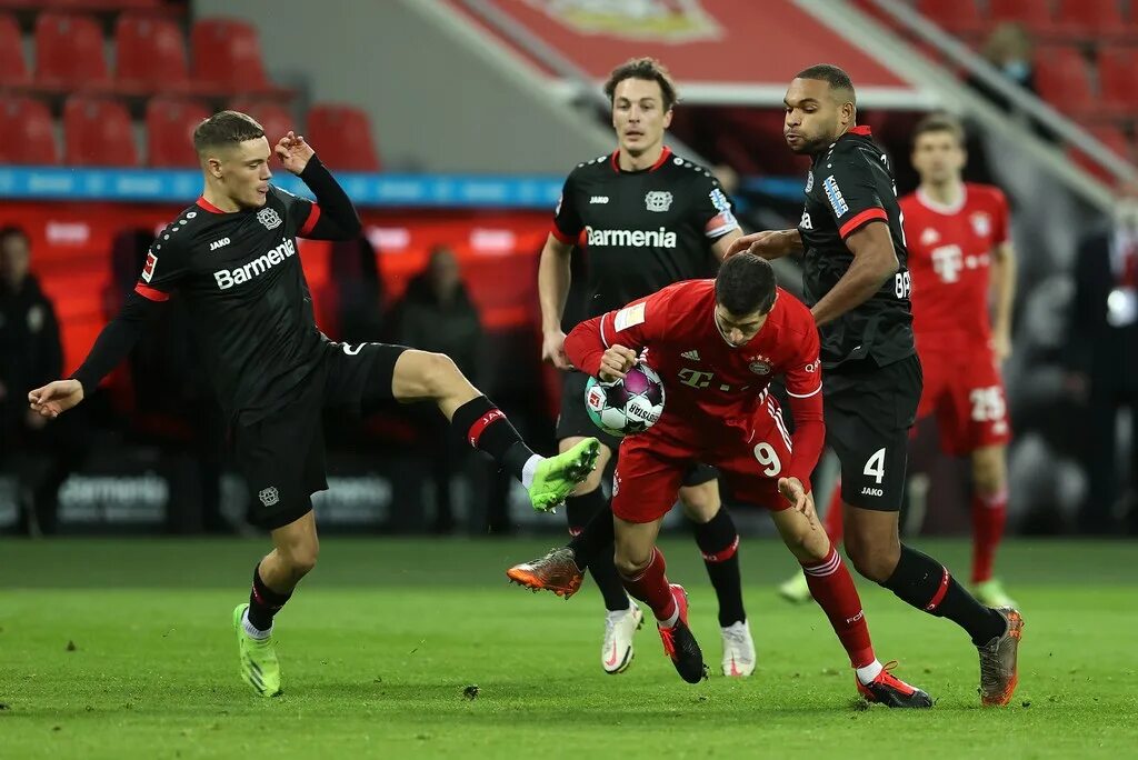 Бавария байер 30 сентября. Байер 04 бавария. Бавария байер. Бавария против байера прямой эфир. Байер бавария прогноз 10 февраля.