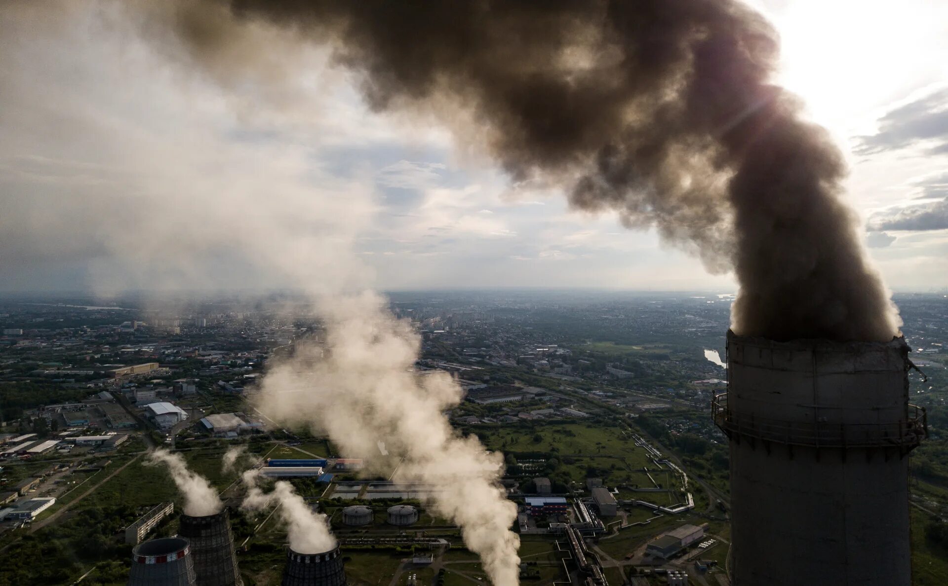 Воздух сегодня свежий. Загрязнение воздуха. ТЭЦ загрязнение окружающей среды. Загрязнение атмосферы в городах. ТЭЦ загрязняет воздух.