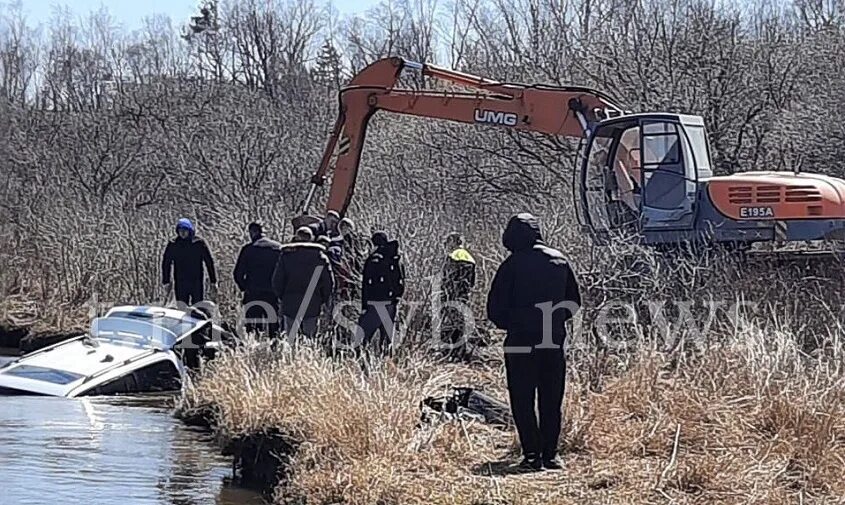 Джип утонул. Утопили Урал. Затонувший Благовещенск. Утонули свободный