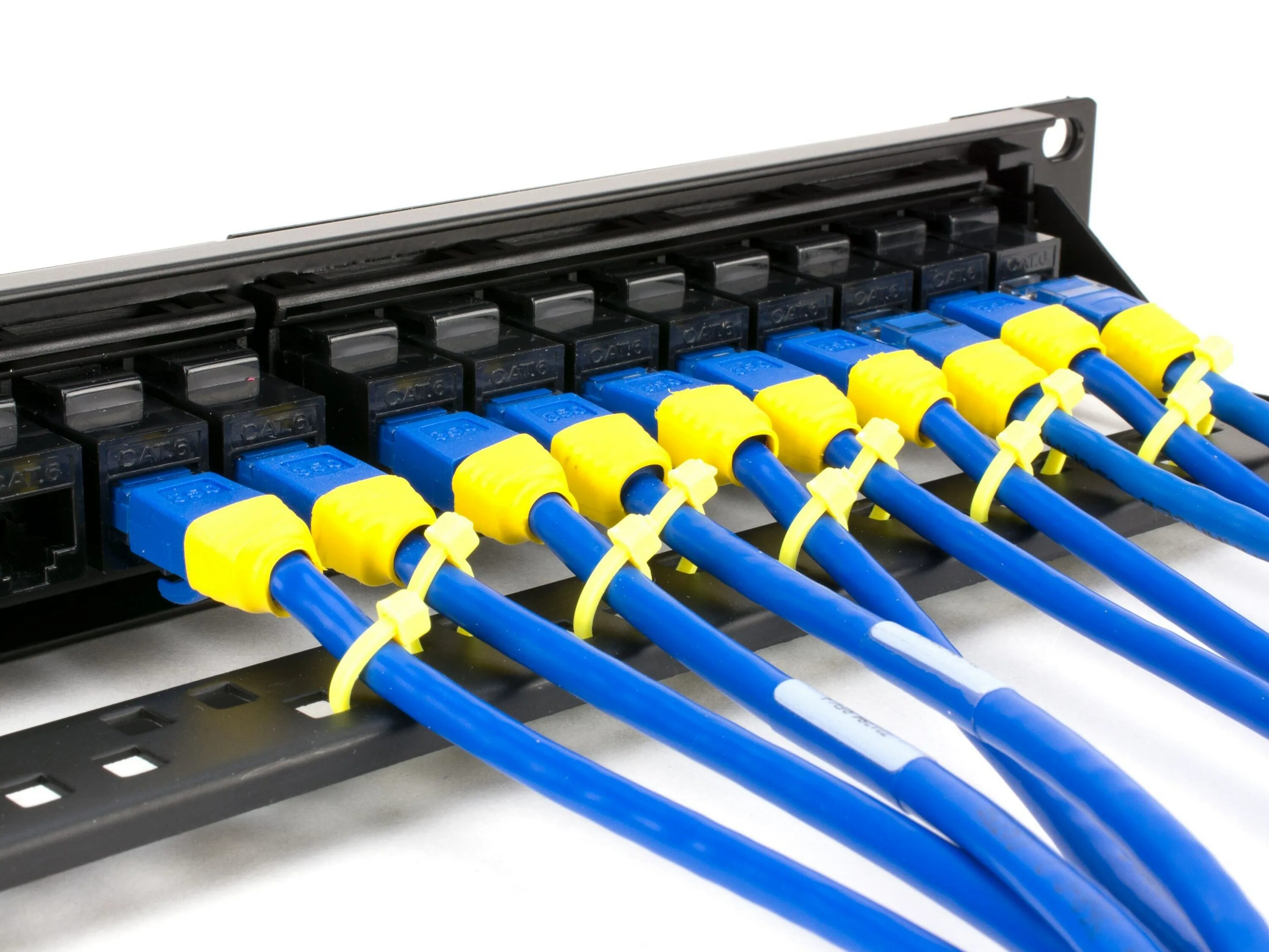 Витой кабель канал. 48 Портовая патч панель. Patch Panel 24 Port. Проходной 24 Портовая коммутационная панель. Коммутационная панель Patch pane.