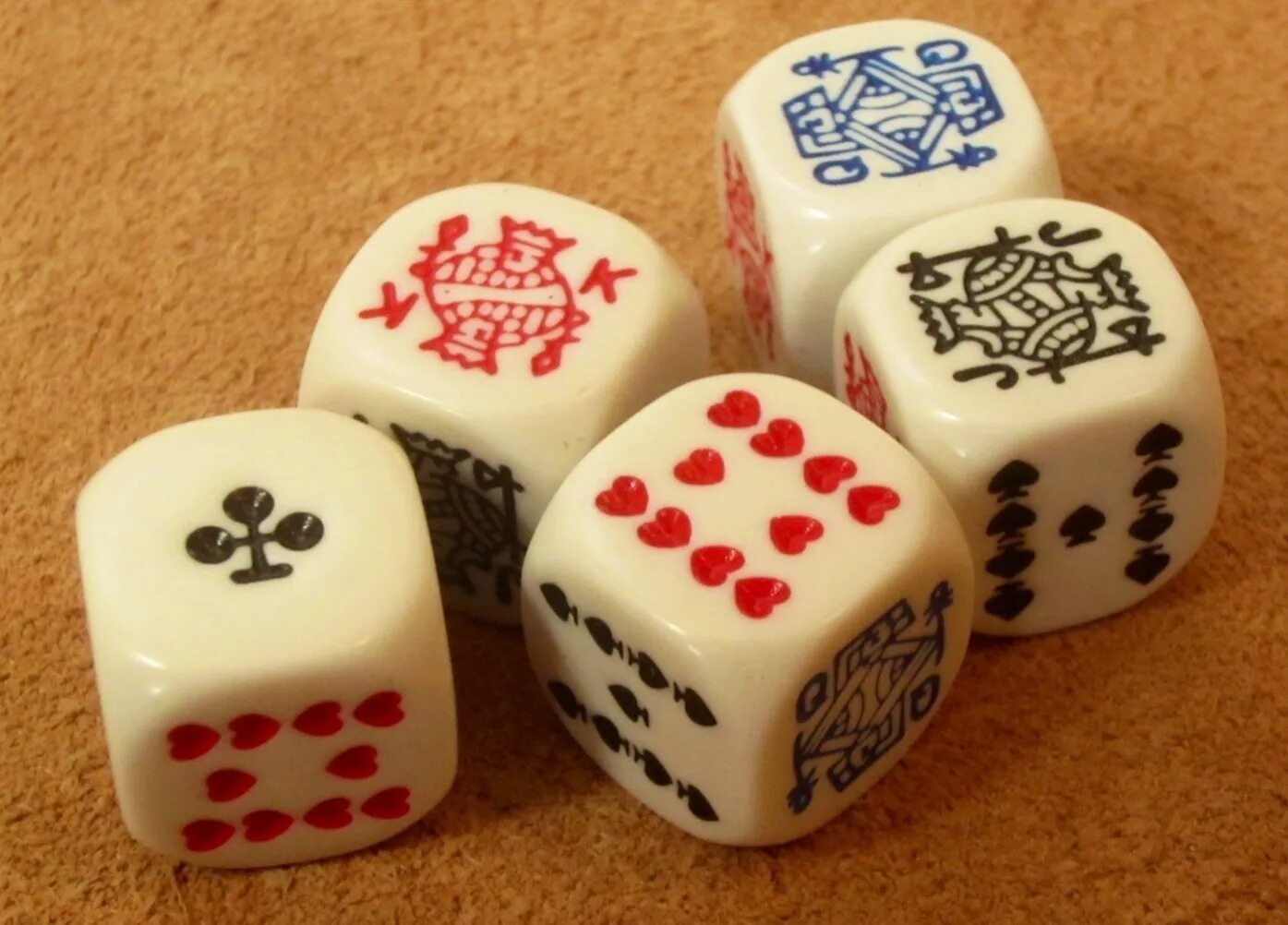 Покер на кубиках. Игра в кости. Необычные игральные кости. Игра Poker dice. Новые игры кубики