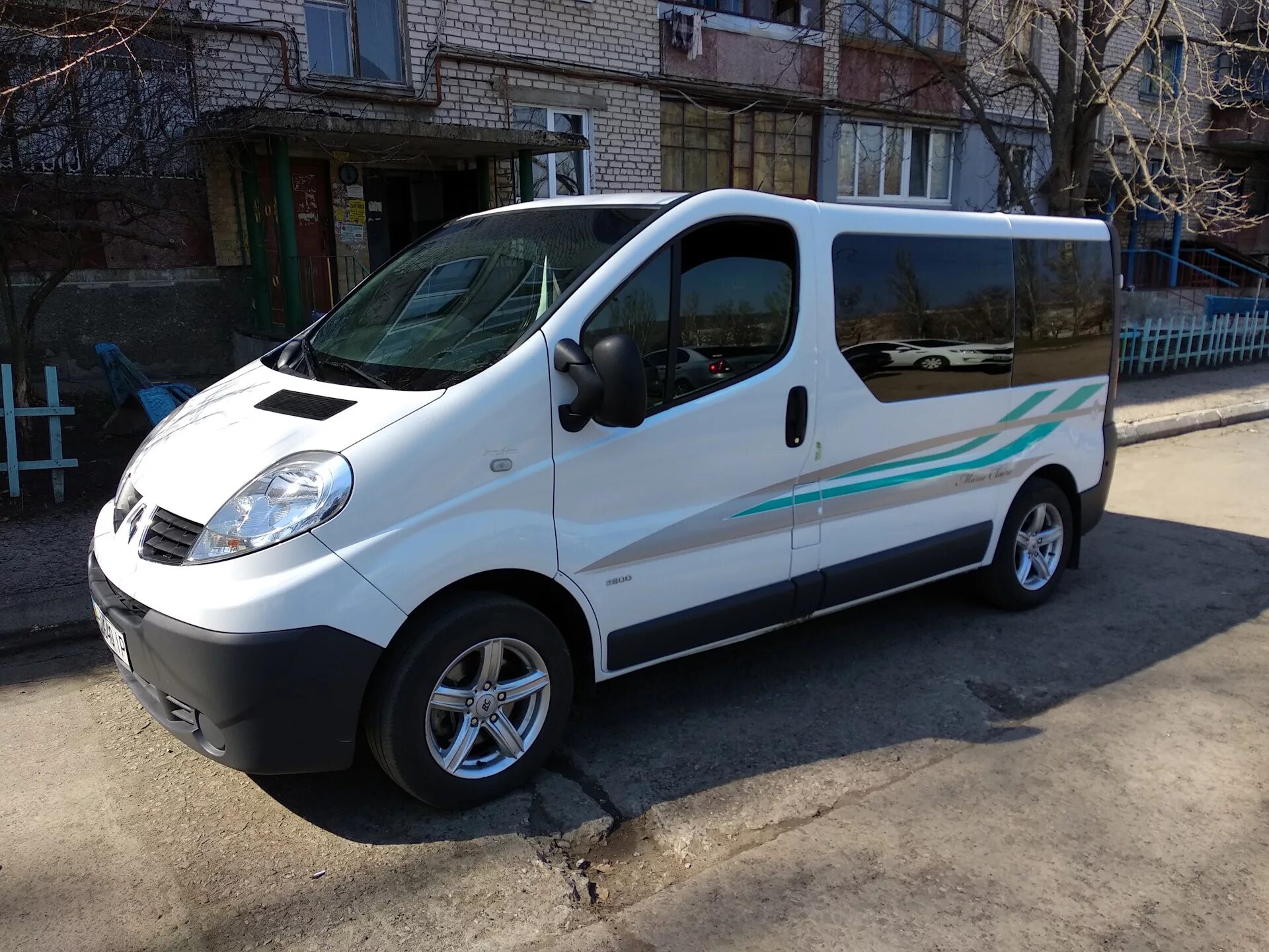 Renault trafic автомобили renault. Renault trafic ii. Renault trafic ii рестайлинг. Рено трафик бензин. Рено трафик 2.