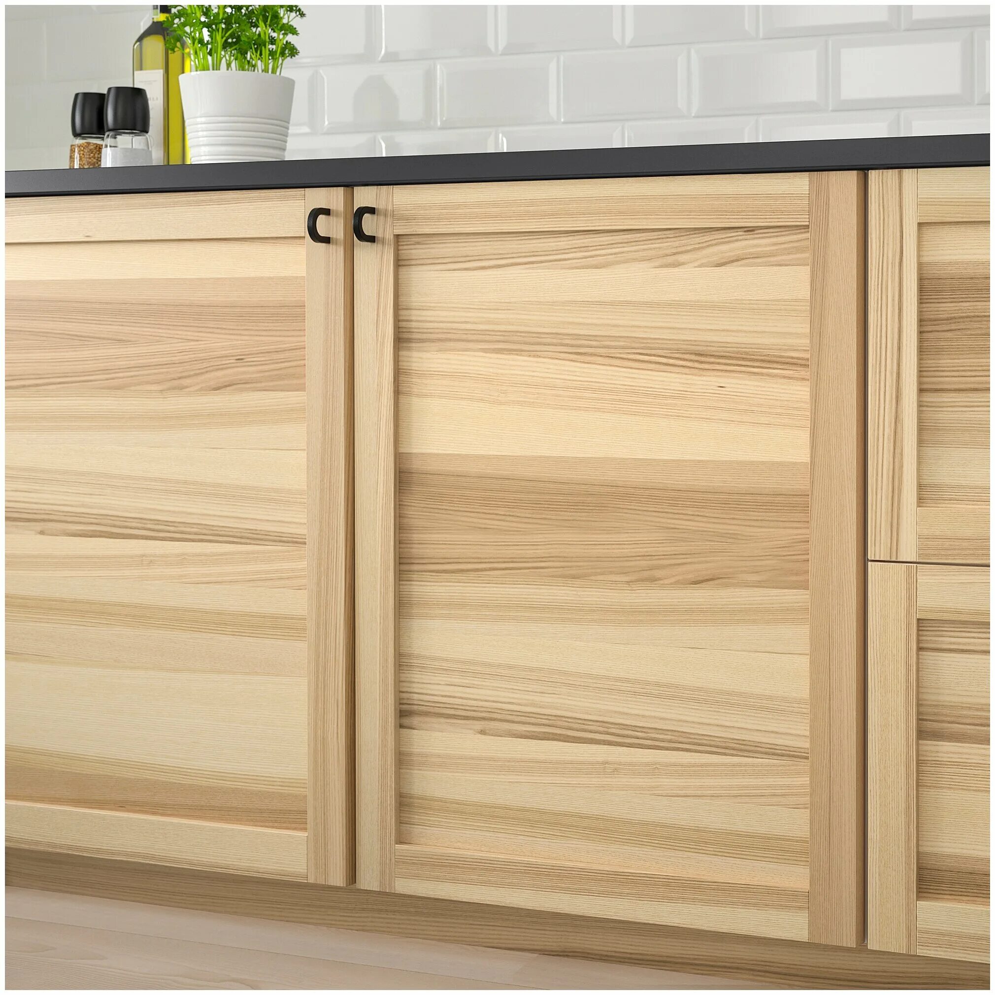 кухонные дверцы икеа. фасад сэведаль икеа. веддинге дверь, белый30x80 см. икеа кухни воксторп под грецкий орех. торхэмн кухня икеа.