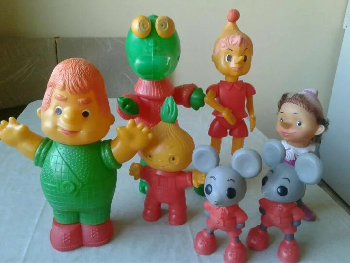 советские пластиковые игрушки. советские пластмассовые игрушки. игрушка медведь пластиковый. игрушки из пластмассы ссср. советская игрушка пластик.