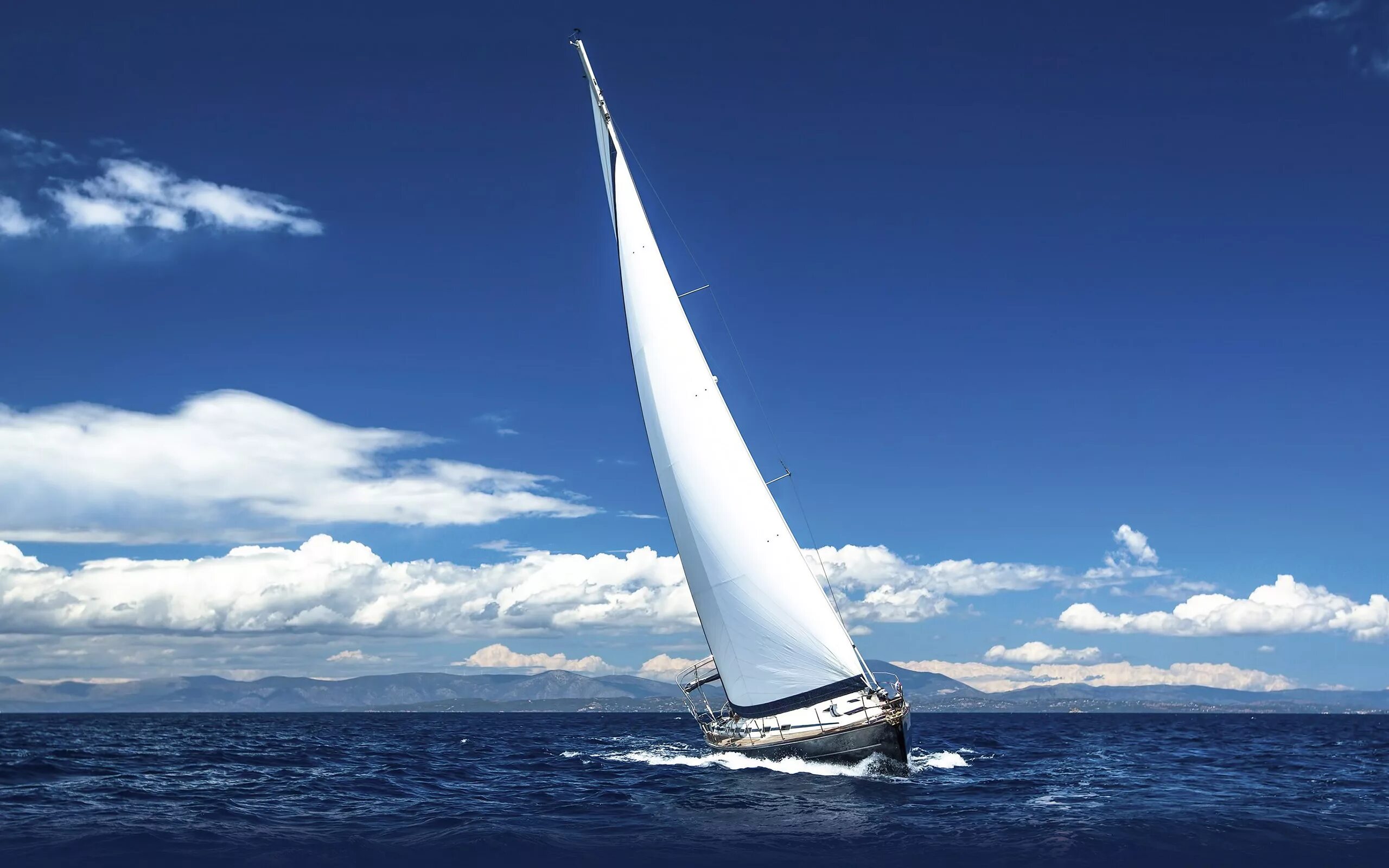 Самый быстрый парусник в мире hydroptere. Самый быстрый парусник в мире hydroptere. "парусный тримаран пегас". Яхта летит. Гоночные парусные катамараны торнадо.